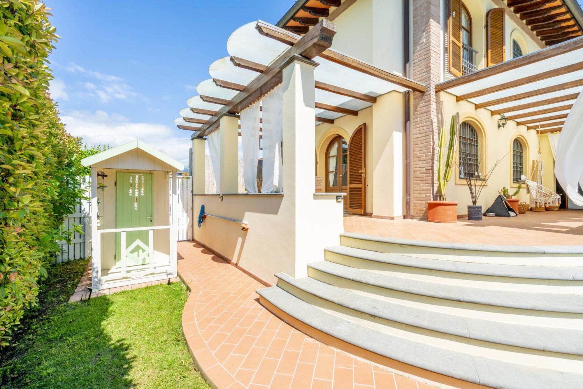 Villa Lorenzo Querceta Exterior photo